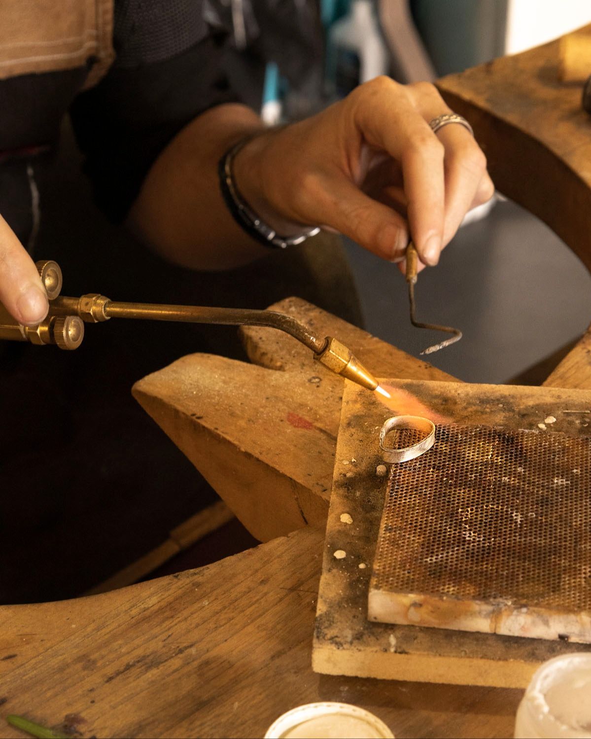 Fabrication d'un jonc en argent avec Benoit Houle · VENDREDI