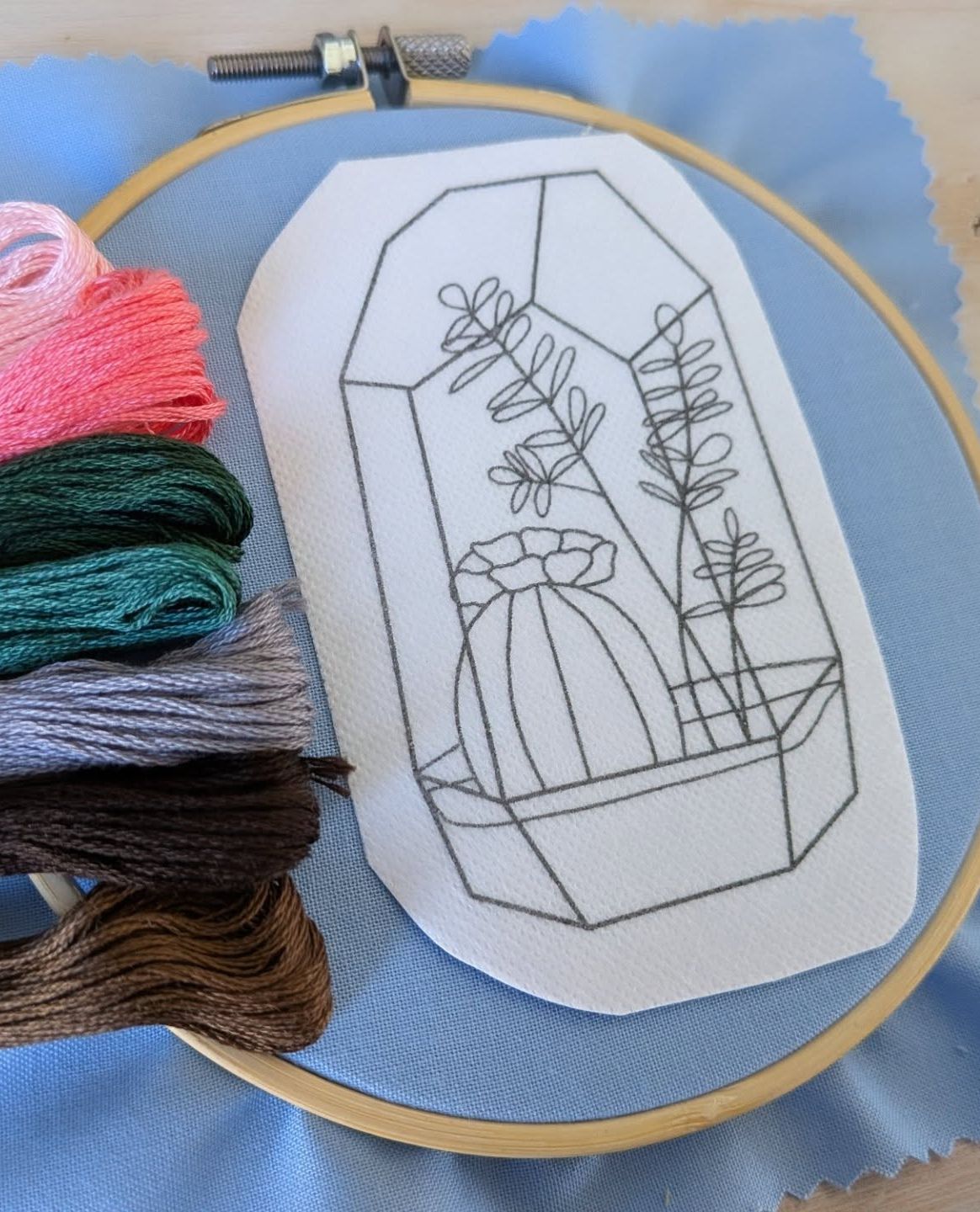 Atelier de broderie d'inspiration botanique avec Ika · VENDREDI