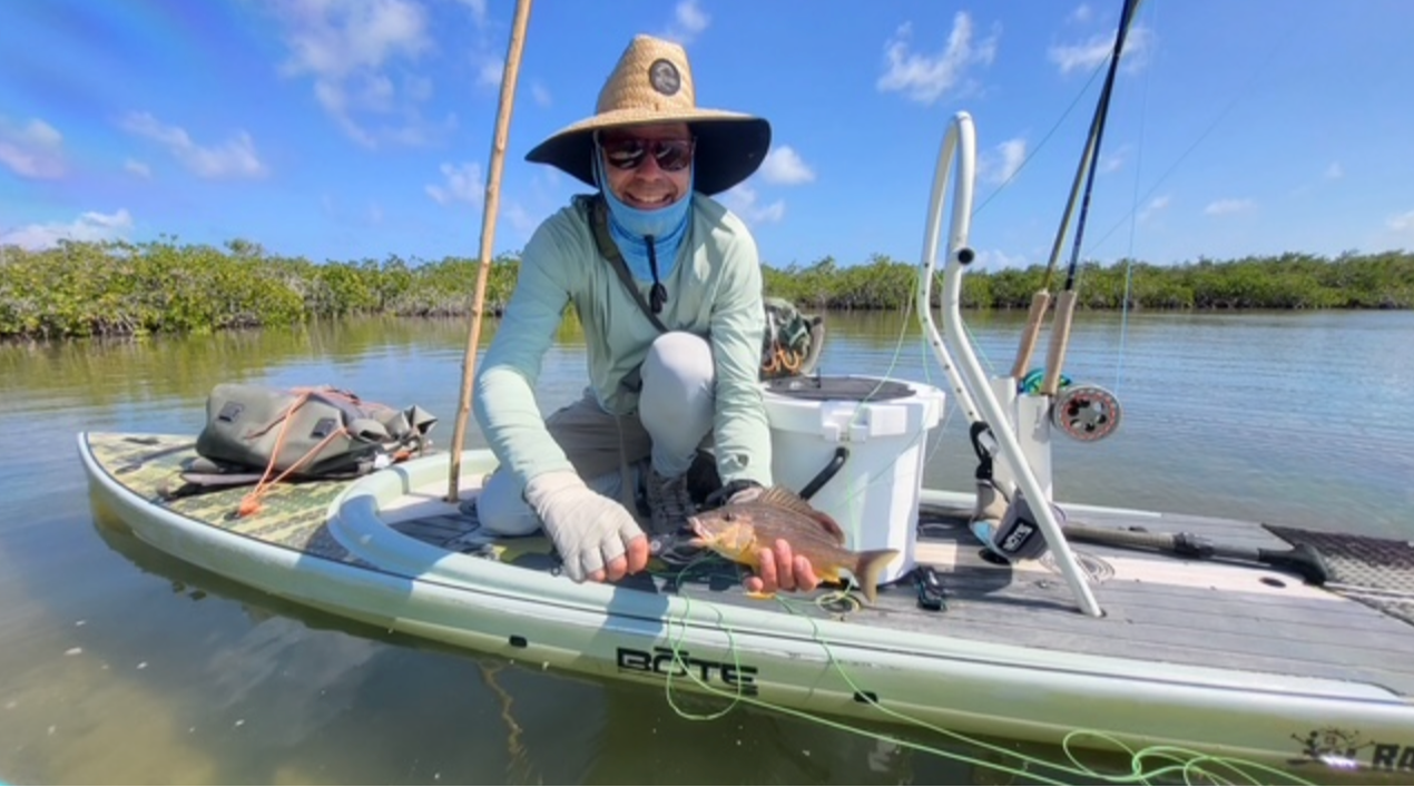 Voyager avec une canne à mouche