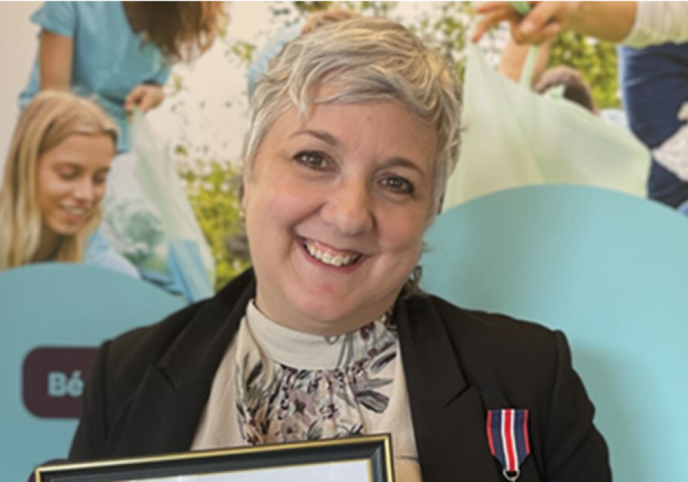 Geneviève Fecteau reçoit la Médaille de commémoration du couronnement du roi Charles III