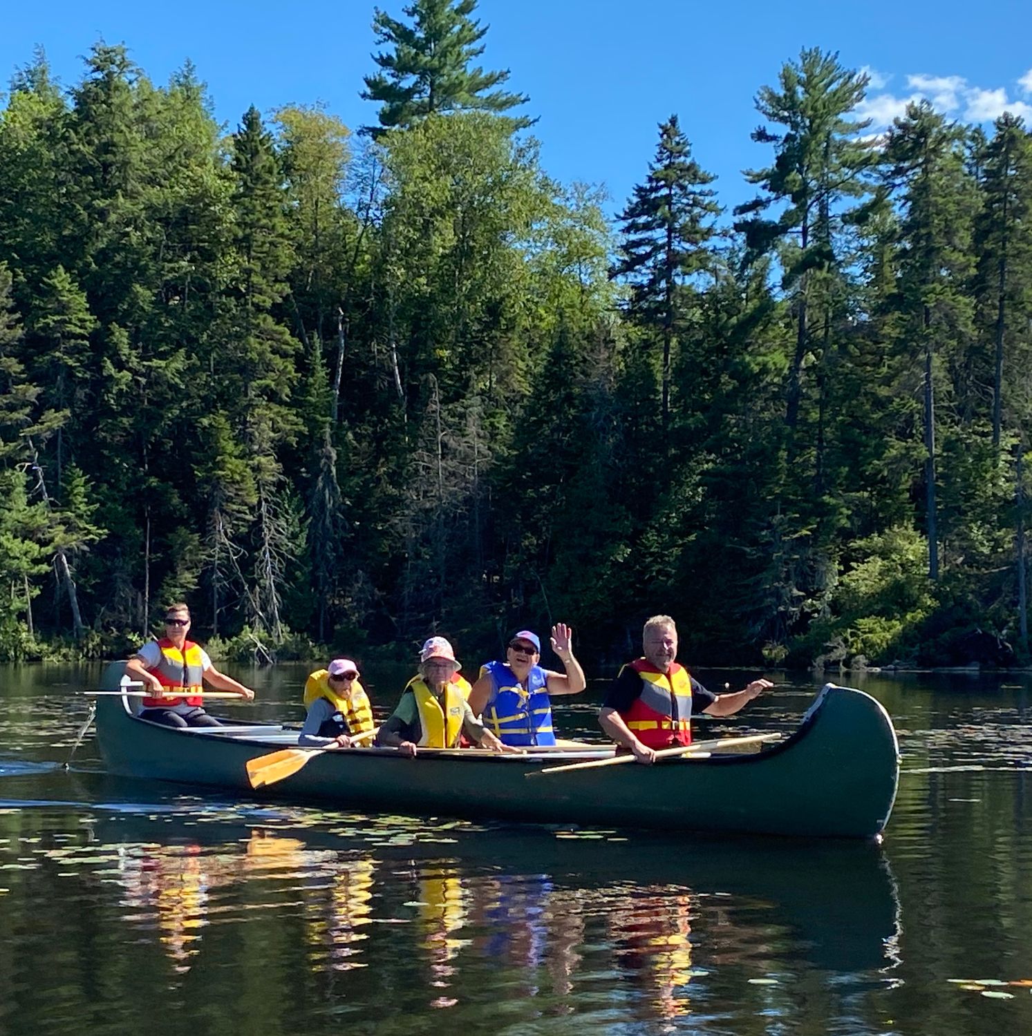 Sur les traces des coureurs des bois : une aventure en rabaska