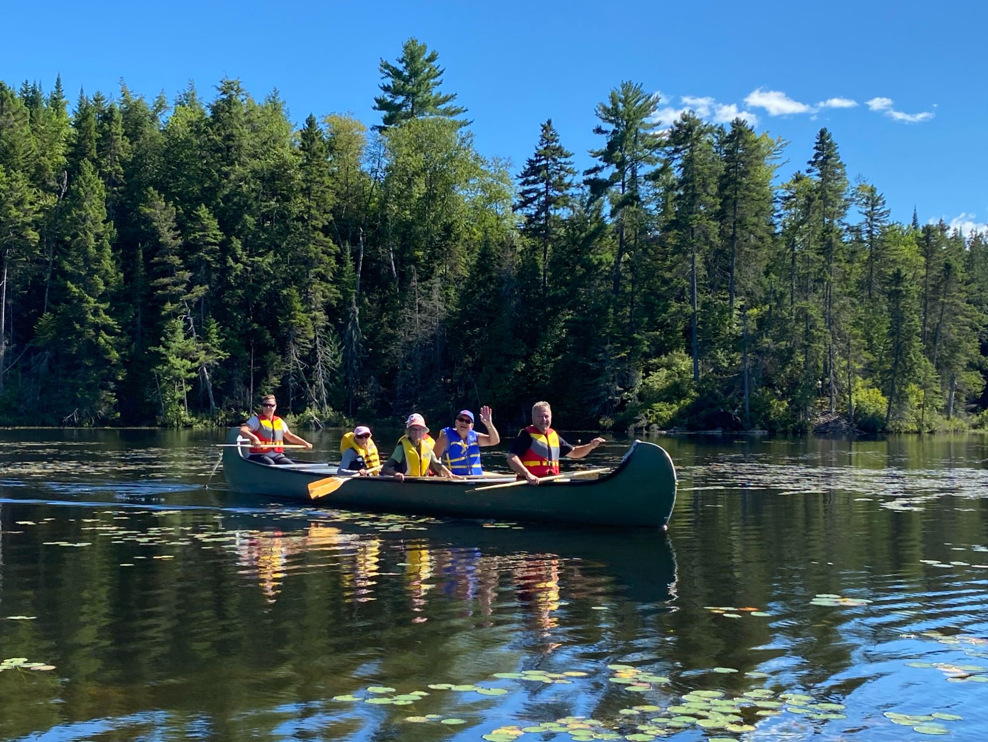 Sur les traces des coureurs des bois : une aventure en rabaska