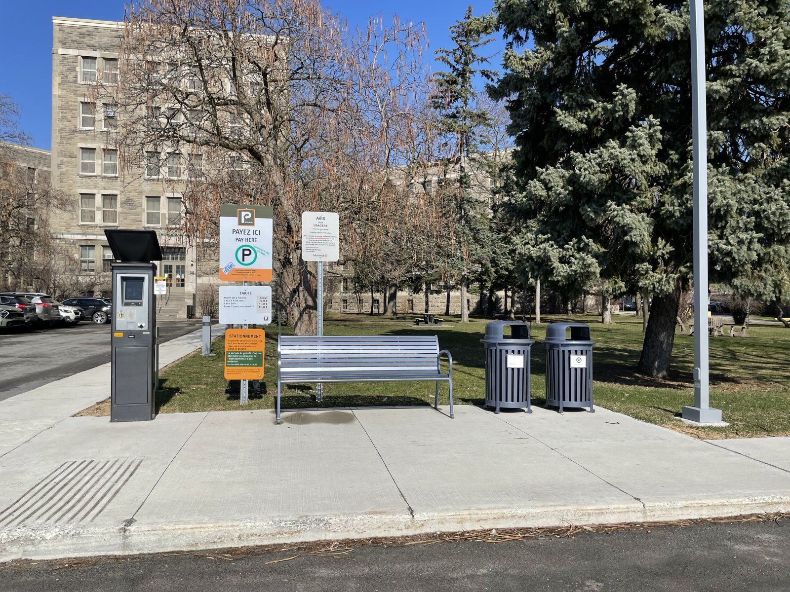 Borne de paiement et espace détente