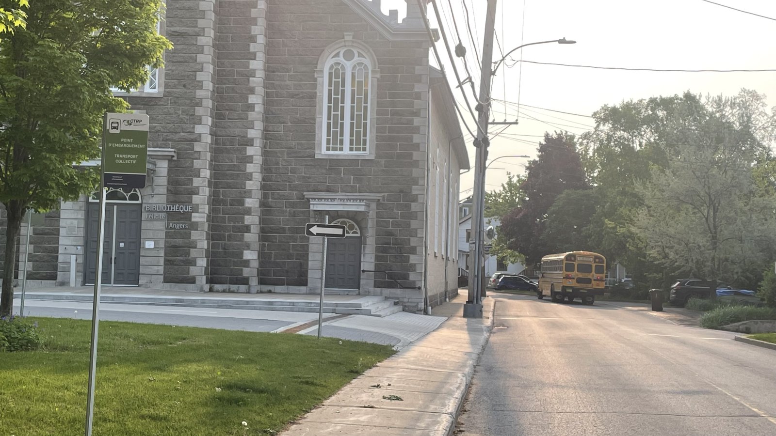 Arrêt d'autobus reliant Québec