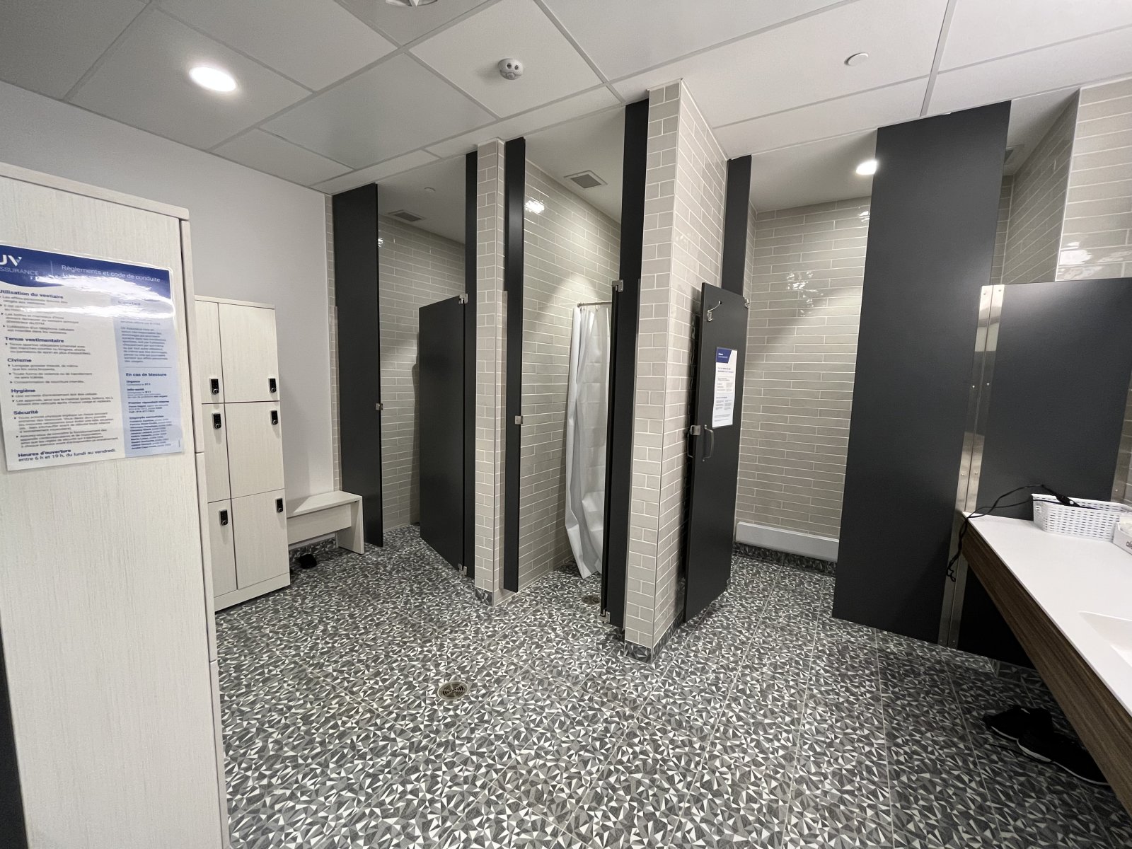 Vestiaires avec douches
