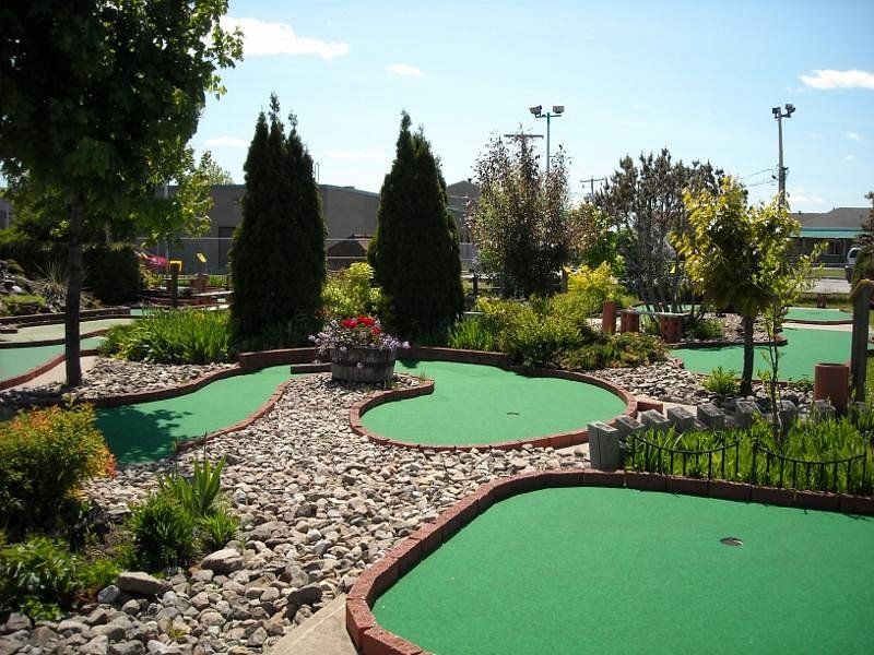 8 juillet :  Mini-putt et crèmerie Terrebonne ( salon des adultes)