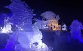 Marche dans la ville de St-Come pour visiter les structures de glace