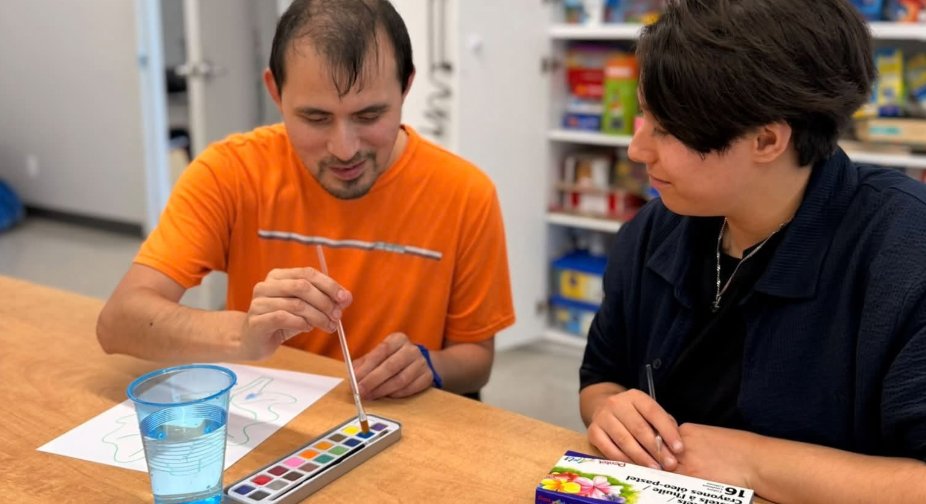 L’art-thérapie s’invite au Centre d’activités : bienvenue à Kai!