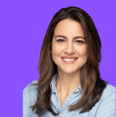 Une image contenant Visage humain, sourire, personne, habitsDescription générée automatiquement