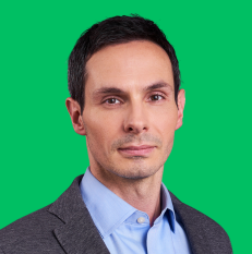 Une image contenant Visage humain, sourire, personne, habitsDescription générée automatiquement