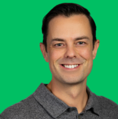 Une image contenant Visage humain, sourire, personne, habitsDescription générée automatiquement