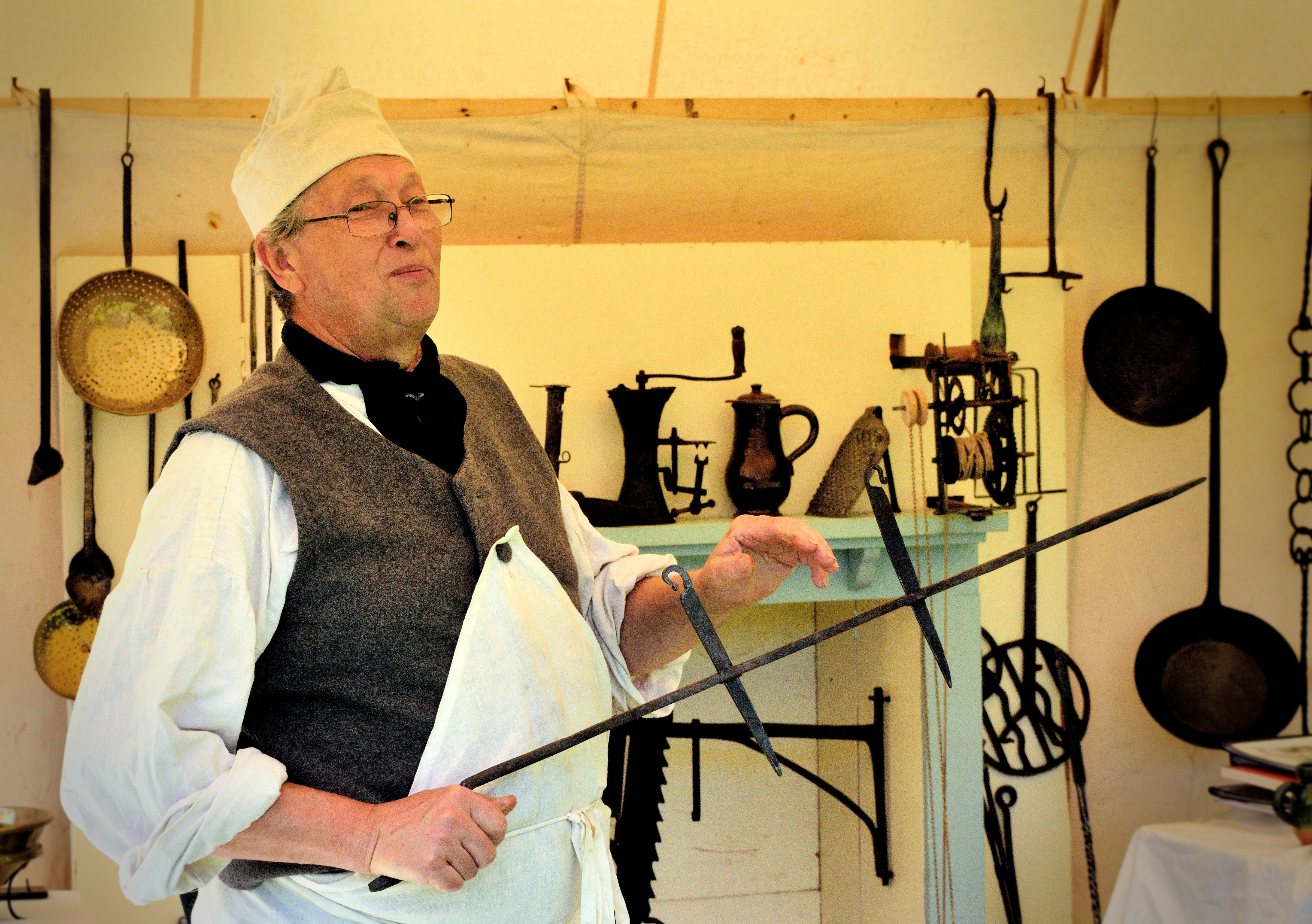 Atelier sur la ferronnerie, Autour de l'âtre et ses ustensiles de cuisine