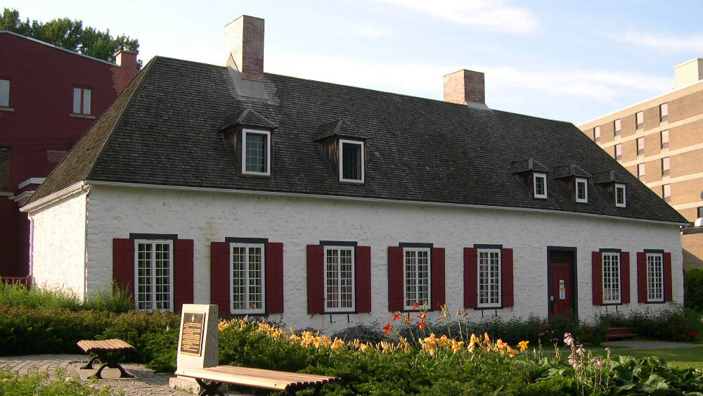 Manoir Boucher-De Niverville. Vue avant Marie-Claude Côté 2003, © Ministère de la Culture et des Communications