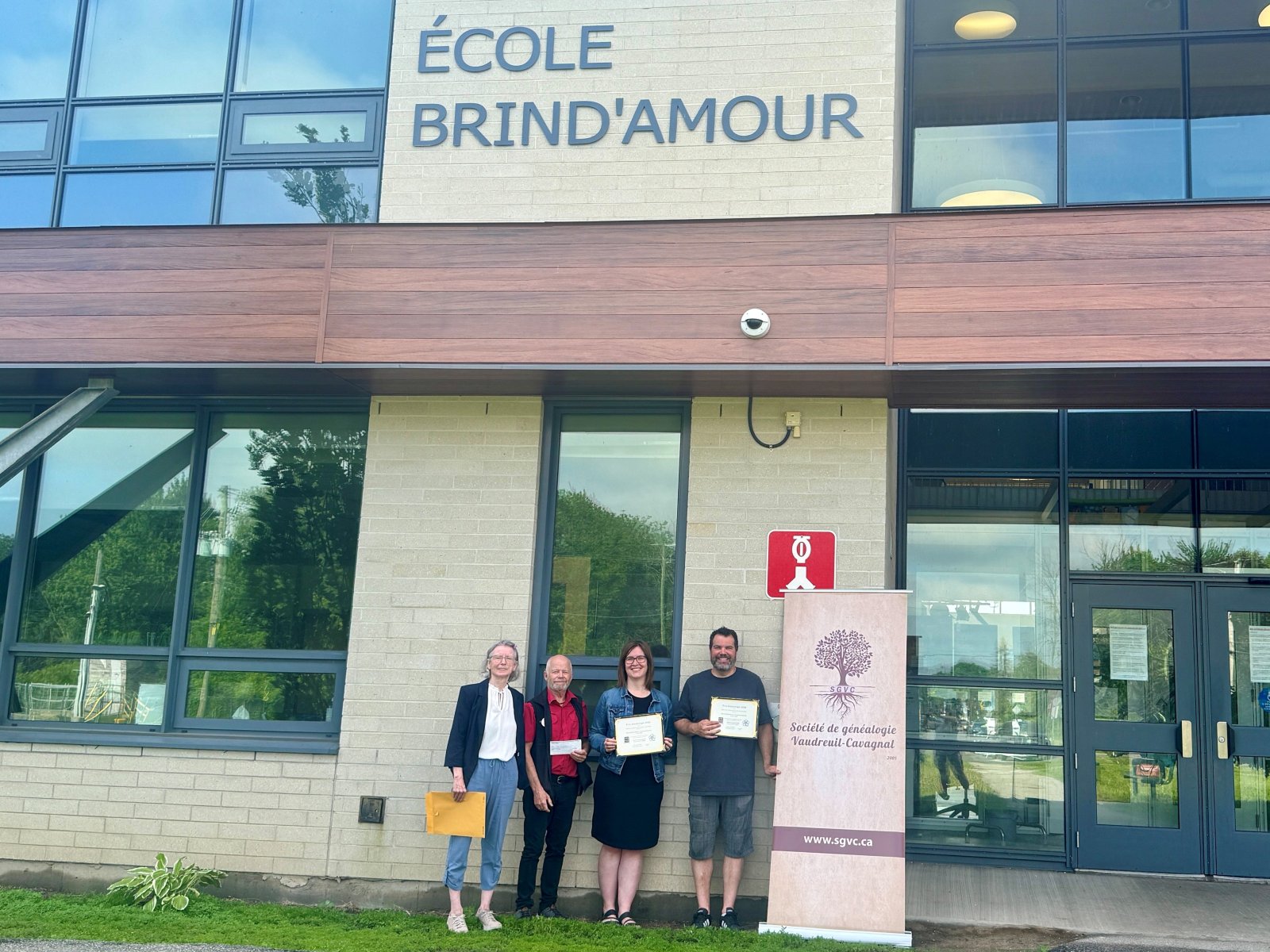 Les professeurs participants à Jeunéalogie de l'École Brind'Amour avec Jocelyne Martin et Denis Boudreau