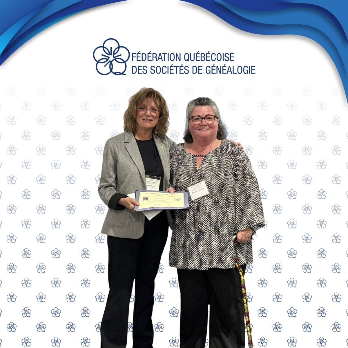 Guylaine Grenier, GFA et Jeanne Maltais, MGA, lors de la remise du prix au banquet du 13e Congrès national de généalogie à Alma, samedi 26 septembre 2026