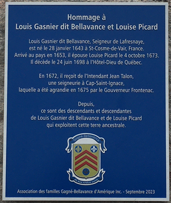Une histoire toujours présente. Plaque commémorative. Cette année L’Association des familles Gagné-Bellavance a voulu rendre hommage à Louis Gasnier dit Bellavance et Louise Picard.