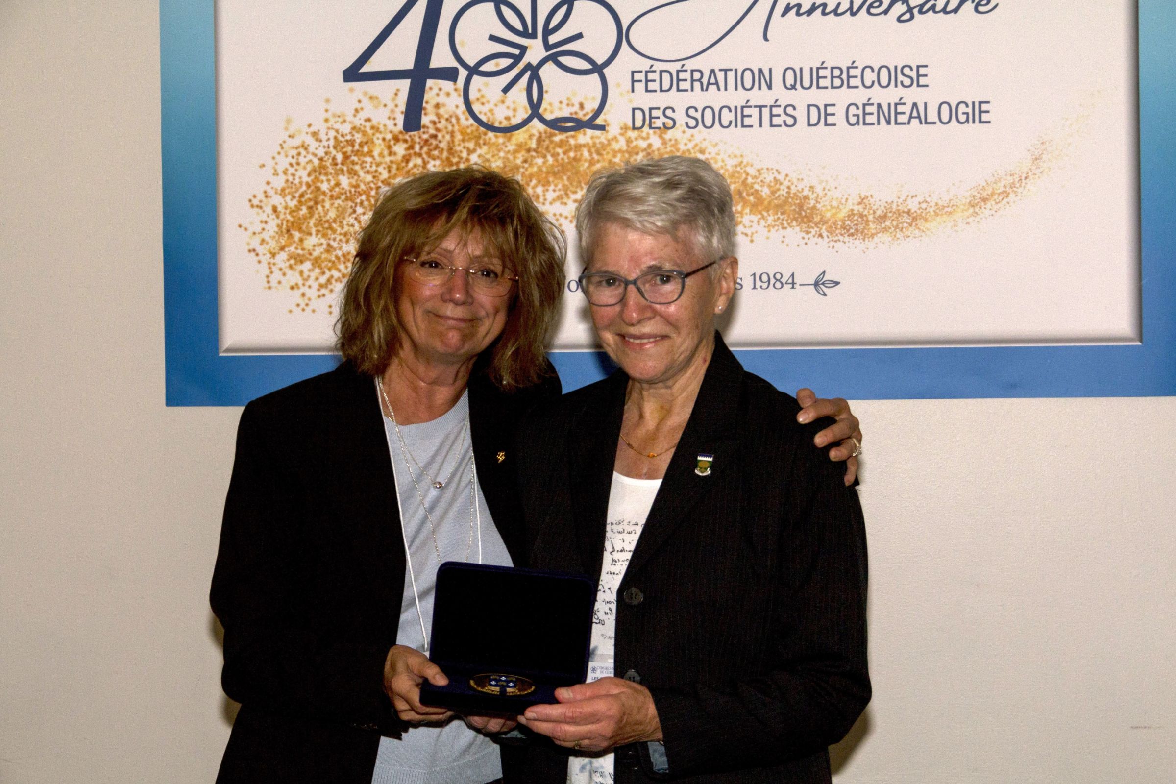 Médaille d’honneur de la FQSG à Mme Hélène Routhier de la Société de généalogie de Québec !